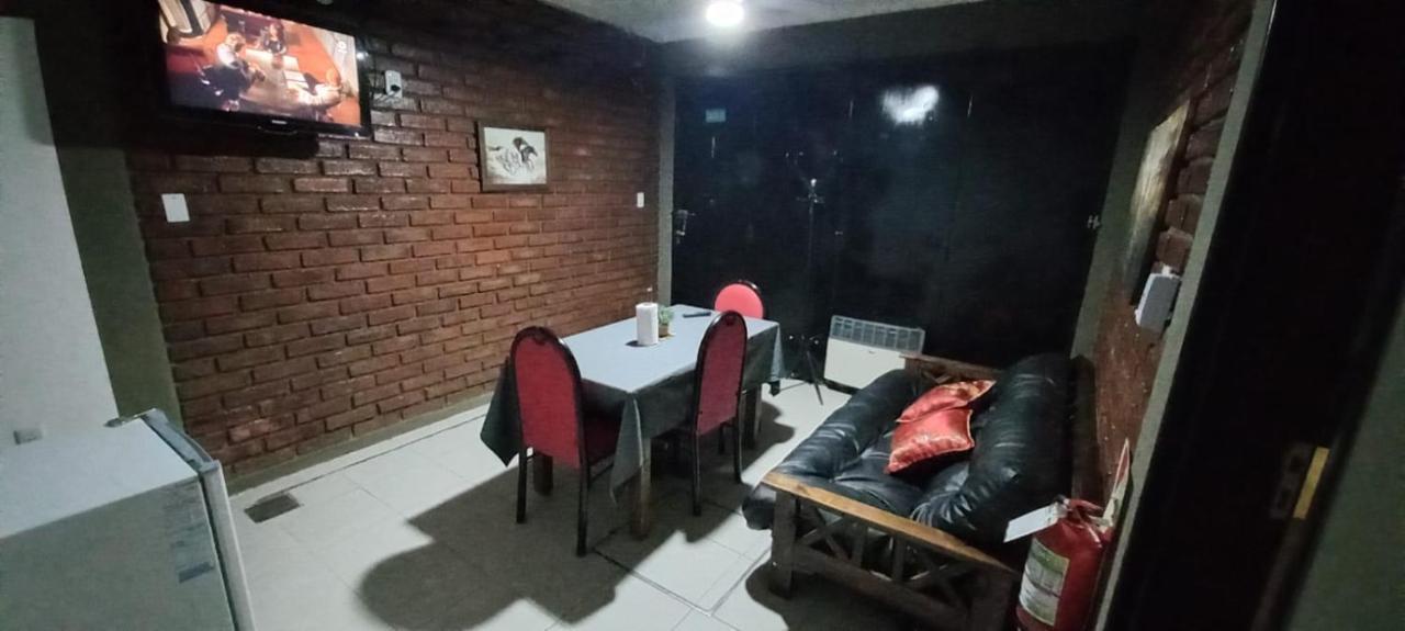 Apartamentos Willy - En Zona Residencial Con Estacionamiento Mendoza Exterior photo