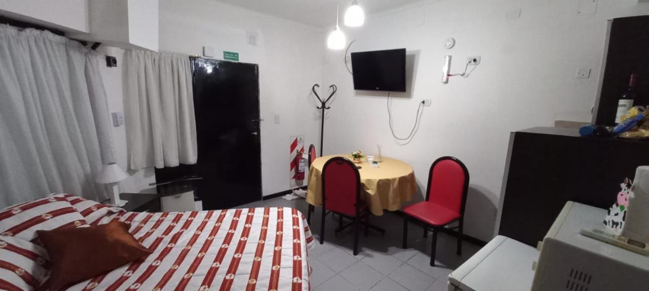 Apartamentos Willy - En Zona Residencial Con Estacionamiento Mendoza Exterior photo