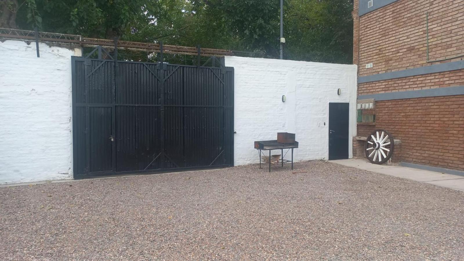 Apartamentos Willy - En Zona Residencial Con Estacionamiento Mendoza Exterior photo